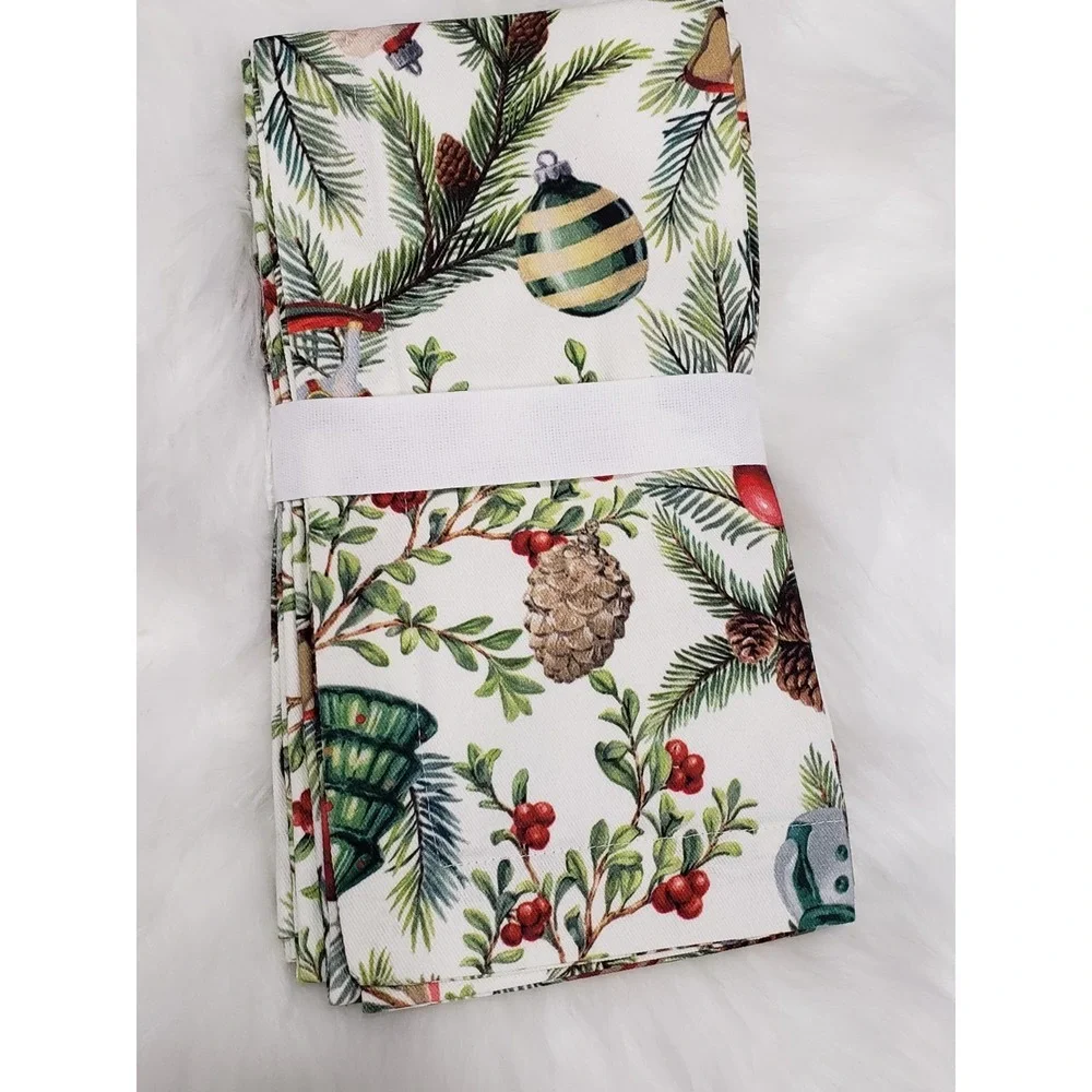 NEW Set Of 4 POTTERY BARN NOSTALGIC CHRISTMAS ICONS COTTON TWILL NAPKINS #1